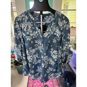 Torrid Harper Women’s Size 1 Long Sleeves or 3/4 Sleeve Button Blue with Flowers